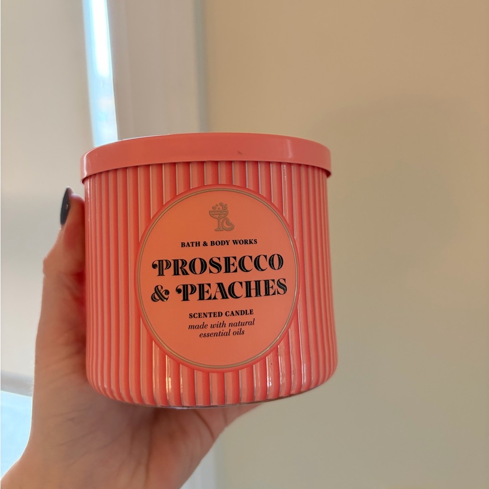 NEW Bath & Body Works 3 wick candle in “Prosecco And Peaches”